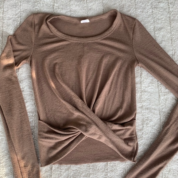 Aritzia cross cross top - Picture 2 of 3